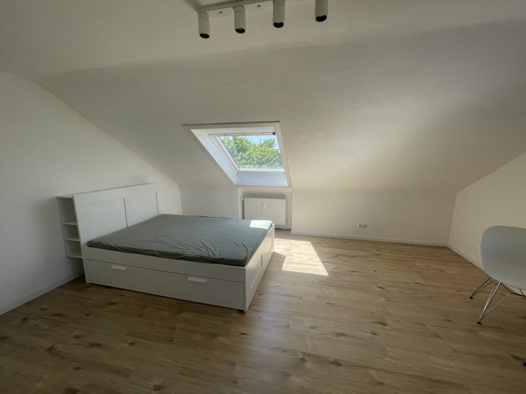 HUST Immobilien GmbH & Co. KG - Immobilienangebot - Karlsruhe / Wolfartsweier - Alle - Helles renoviertes Zimmer in ruhiger 2er-WG mit Mitbewohner (m) in KA-Wolfrasweier!