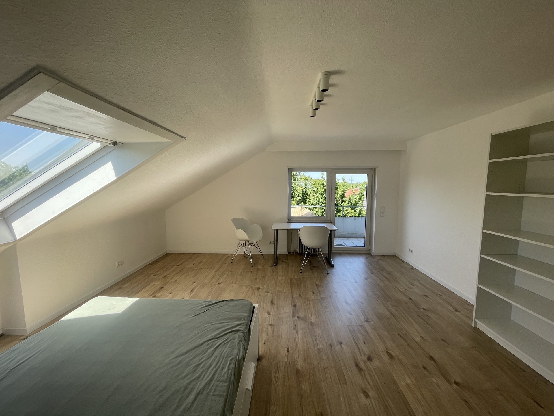 HUST Immobilien GmbH & Co. KG - Immobilienangebot - Karlsruhe / Wolfartsweier - Alle - Helles renoviertes Zimmer in ruhiger 2er-WG mit Mitbewohner (m) in KA-Wolfrasweier!