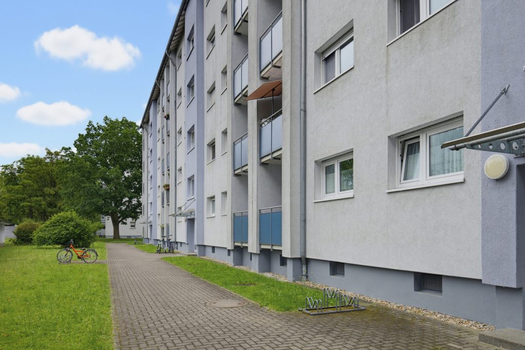 HUST Immobilien GmbH & Co. KG - Immobilienangebot - Karlsruhe / Durlach - Alle - Ab sofort frei! Sanierungsbedürftige 3-Zimmer-Wohnung mit 2 Loggien im 2. OG in Durlach!