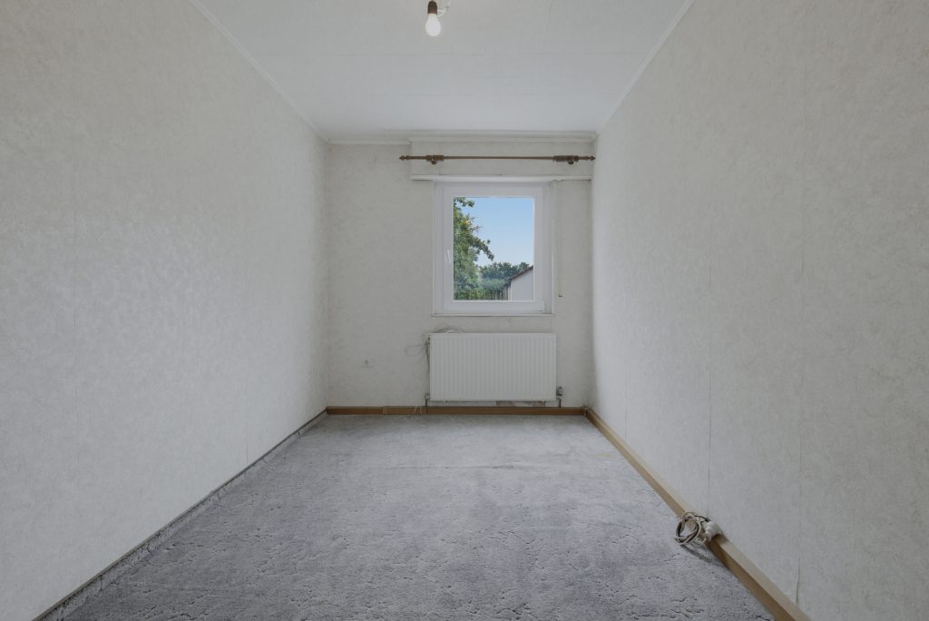HUST Immobilien GmbH & Co. KG - Immobilienangebot - Karlsruhe / Durlach - Alle - Ab sofort frei! Sanierungsbedürftige 3-Zimmer-Wohnung mit 2 Loggien im 2. OG in Durlach!