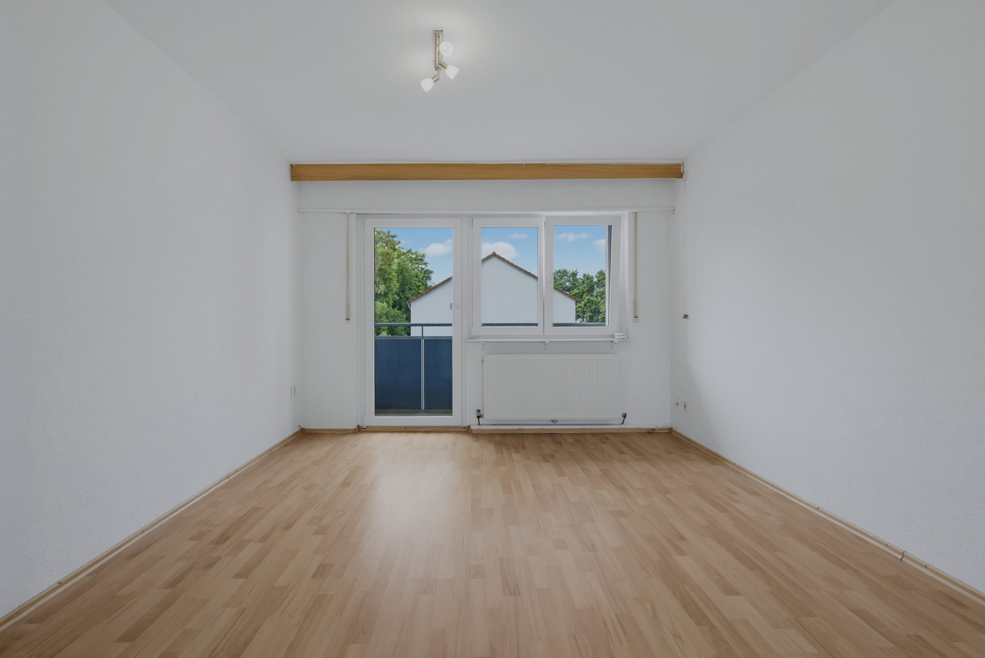 HUST Immobilien GmbH & Co. KG - Immobilienangebot - Karlsruhe / Durlach - Alle - Ab sofort frei! Sanierungsbedürftige 3-Zimmer-Wohnung mit 2 Loggien im 2. OG in Durlach!
