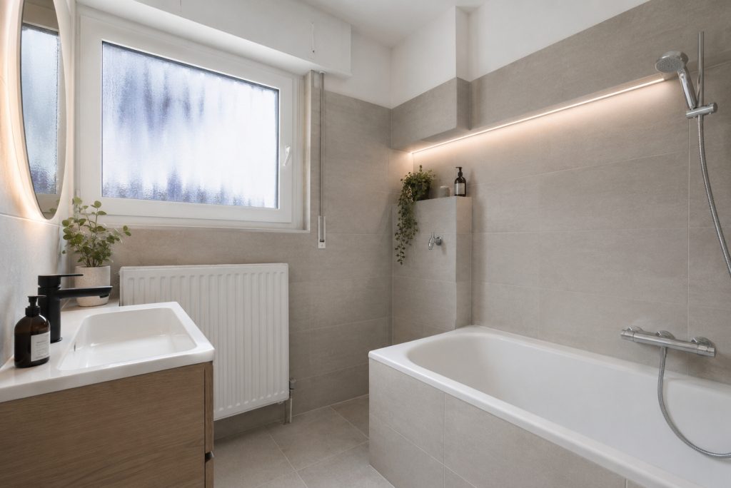 HUST Immobilien GmbH & Co. KG - Immobilienangebot - Karlsruhe / Durlach - Alle - Ab sofort frei! Sanierungsbedürftige 3-Zimmer-Wohnung mit 2 Loggien im 2. OG in Durlach!