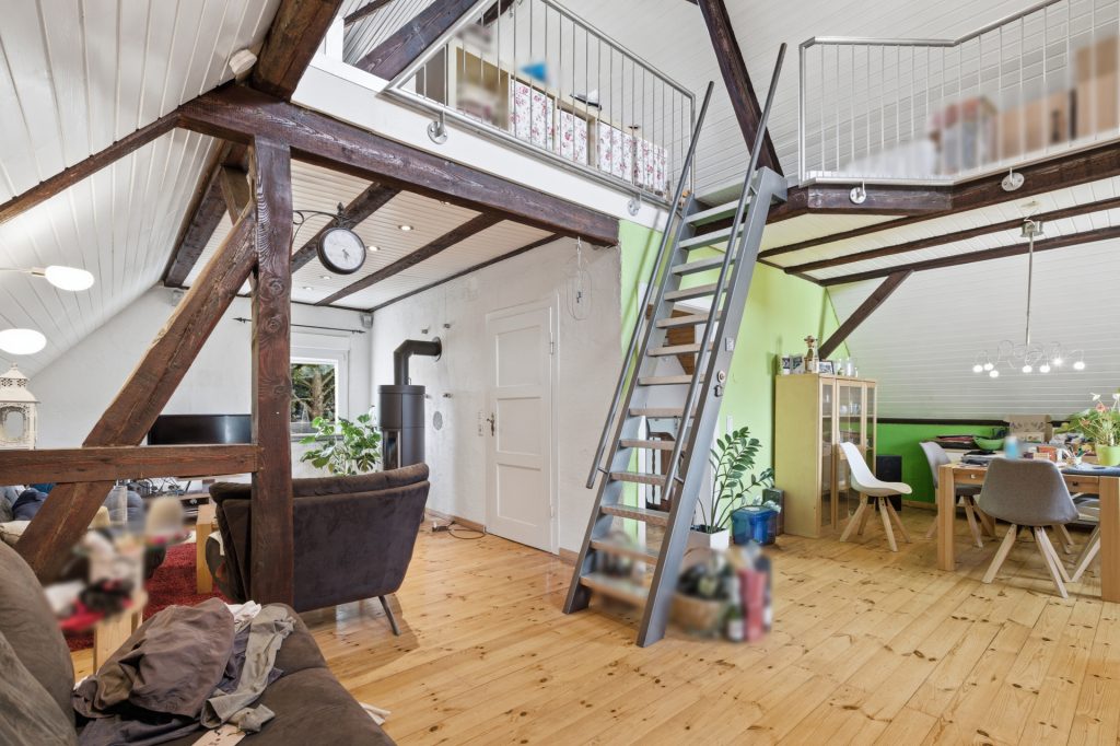 HUST Immobilien GmbH & Co. KG - Immobilienangebot - Eggenstein-Leopoldshafen / Eggenstein - Alle - Einfamilienhaus für Individualisten - mit Anbau, großer Dachterrasse, Garage & Carport in Eggenstein