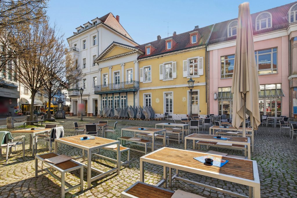 HUST Immobilien GmbH & Co. KG - Immobilienangebot - Karlsruhe - Alle - Eine Ikone erwacht: Der historische „Salmen“ am Karlsruher Ludwigsplatz sucht Visionäre