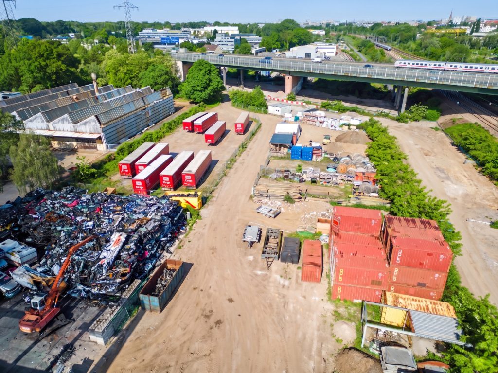 HUST Immobilien GmbH & Co. KG - Immobilienangebot - Karlsruhe - Grundstücke - Rund 2.200 m² eingezäunte Lagerfläche in Karlsruhe – ab Ende September frei!