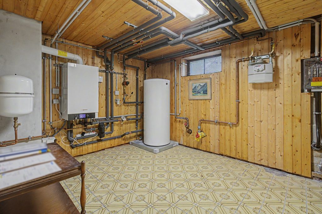 HUST Immobilien GmbH & Co. KG - Immobilienangebot - Karlsruhe - Alle - Mehrfamilienhaus mit Ausbaupotenzial im Dachgeschoss in der Nordweststadt