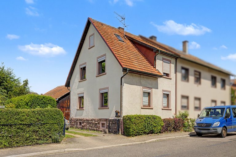 HUST Immobilien GmbH & Co. KG - Immobilienangebot - Malsch - Alle - Charmantes Haus mit großer Scheune und grünem IDYLL – Perfekt für Handwerker und Gartenliebhaber