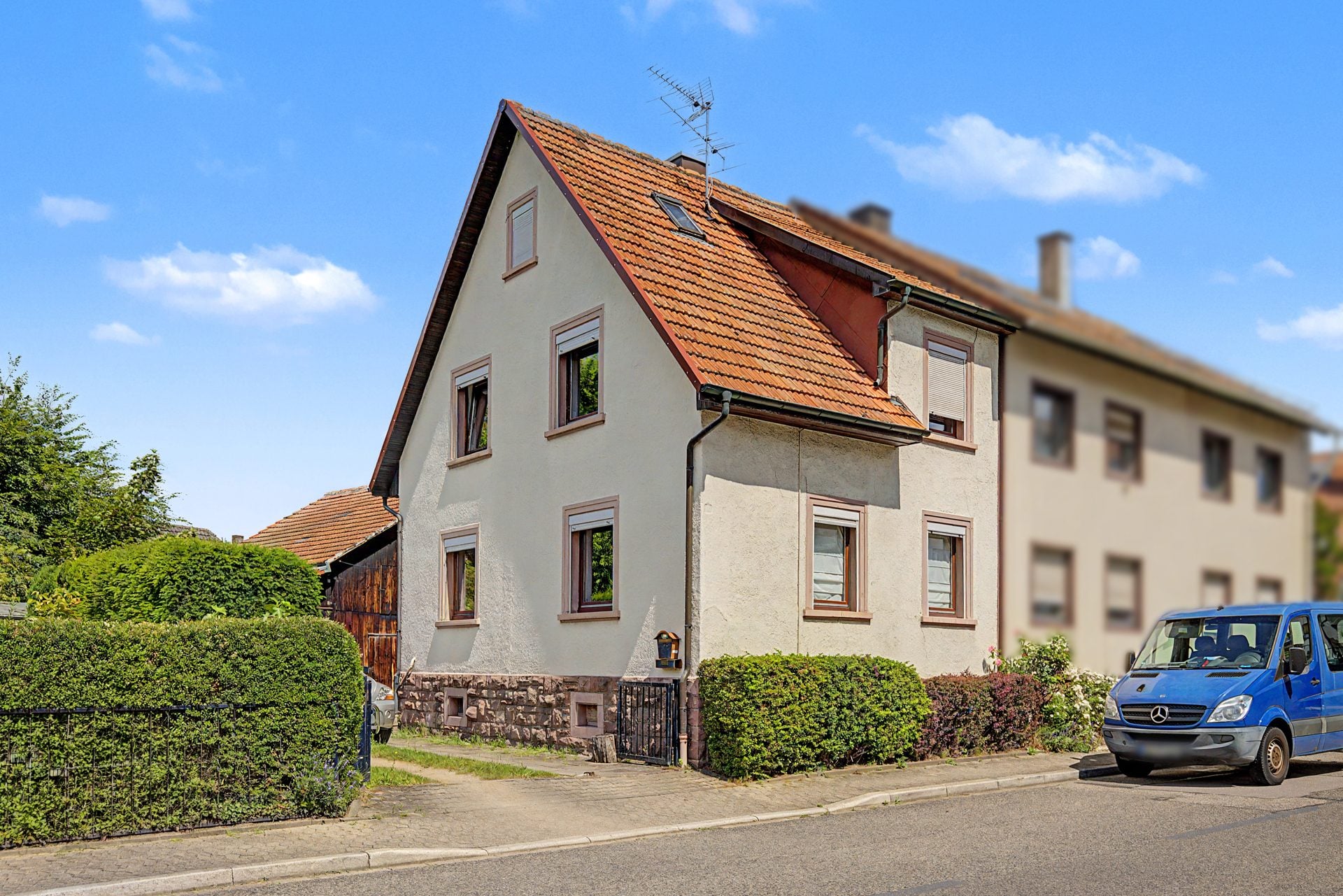 HUST Immobilien GmbH & Co. KG - Immobilienangebot - Malsch - Alle - Charmantes Haus mit großer Scheune und grünem IDYLL – Perfekt für Handwerker und Gartenliebhaber