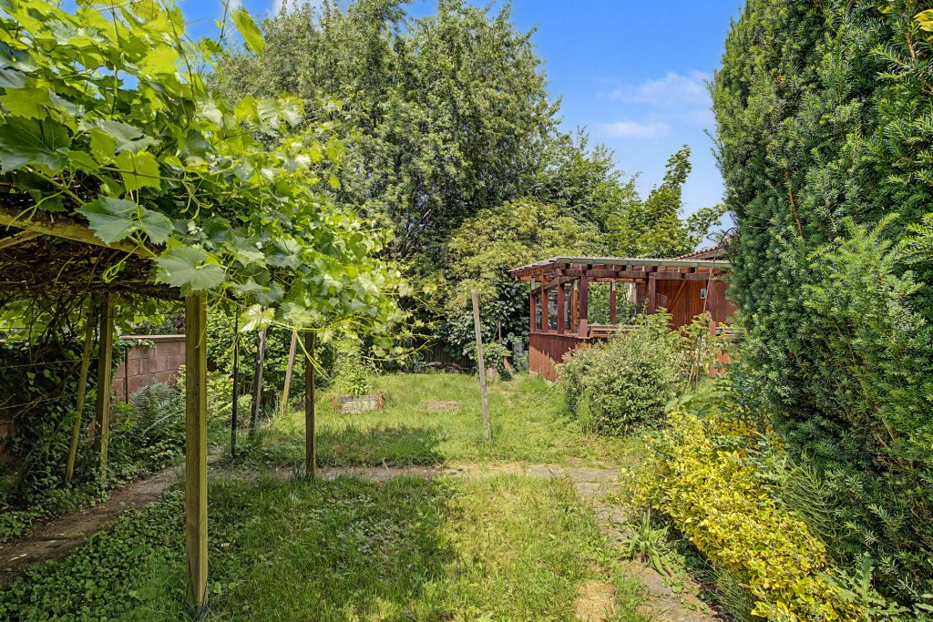 HUST Immobilien GmbH & Co. KG - Immobilienangebot - Malsch - Alle - Charmantes Haus mit großer Scheune und grünem IDYLL – Perfekt für Handwerker und Gartenliebhaber