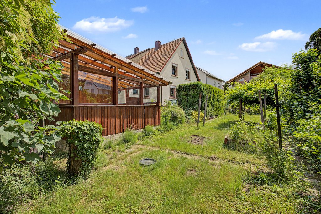 HUST Immobilien GmbH & Co. KG - Immobilienangebot - Malsch - Alle - Charmantes Haus mit großer Scheune und grünem IDYLL – Perfekt für Handwerker und Gartenliebhaber