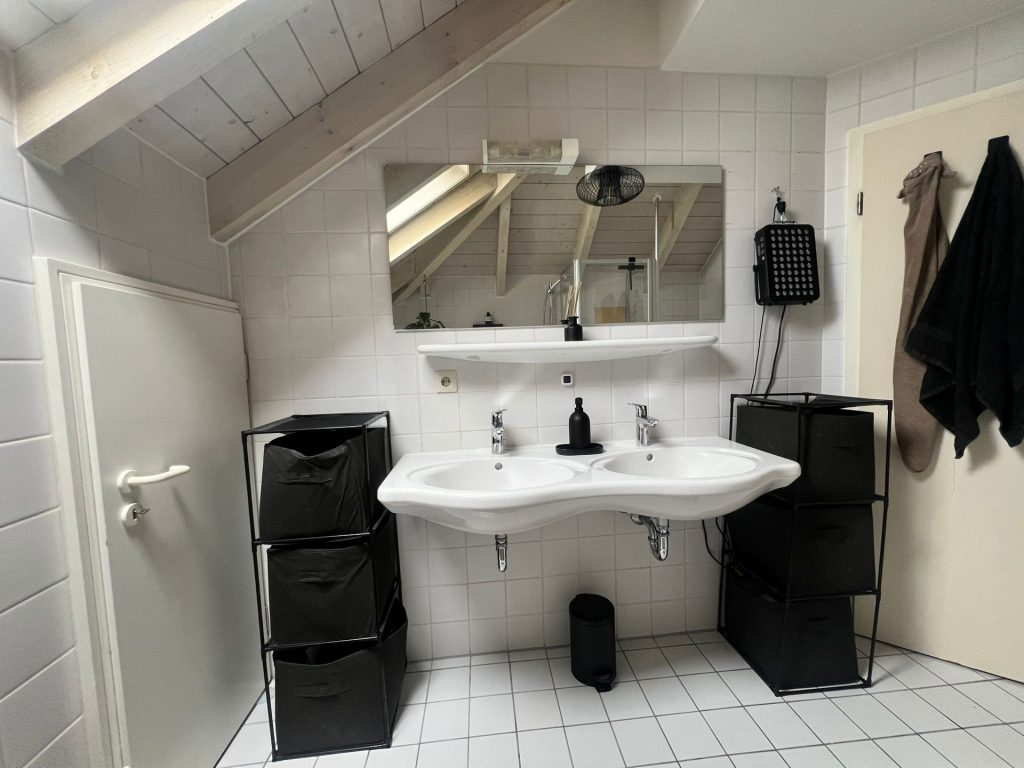 HUST Immobilien GmbH & Co. KG - Immobilienangebot - Rheinstetten - Alle - Helle 3 Zi-Dachgeschoss-Maisonette-Whg. mit Balkon, Fernsicht und Tiefgaragenstellplatz