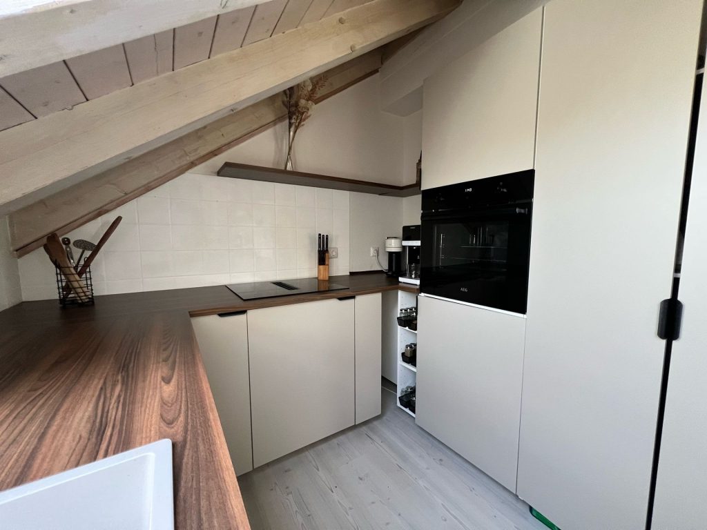 HUST Immobilien GmbH & Co. KG - Immobilienangebot - Rheinstetten - Alle - Helle 3 Zi-Dachgeschoss-Maisonette-Whg. mit Balkon, Fernsicht und Tiefgaragenstellplatz