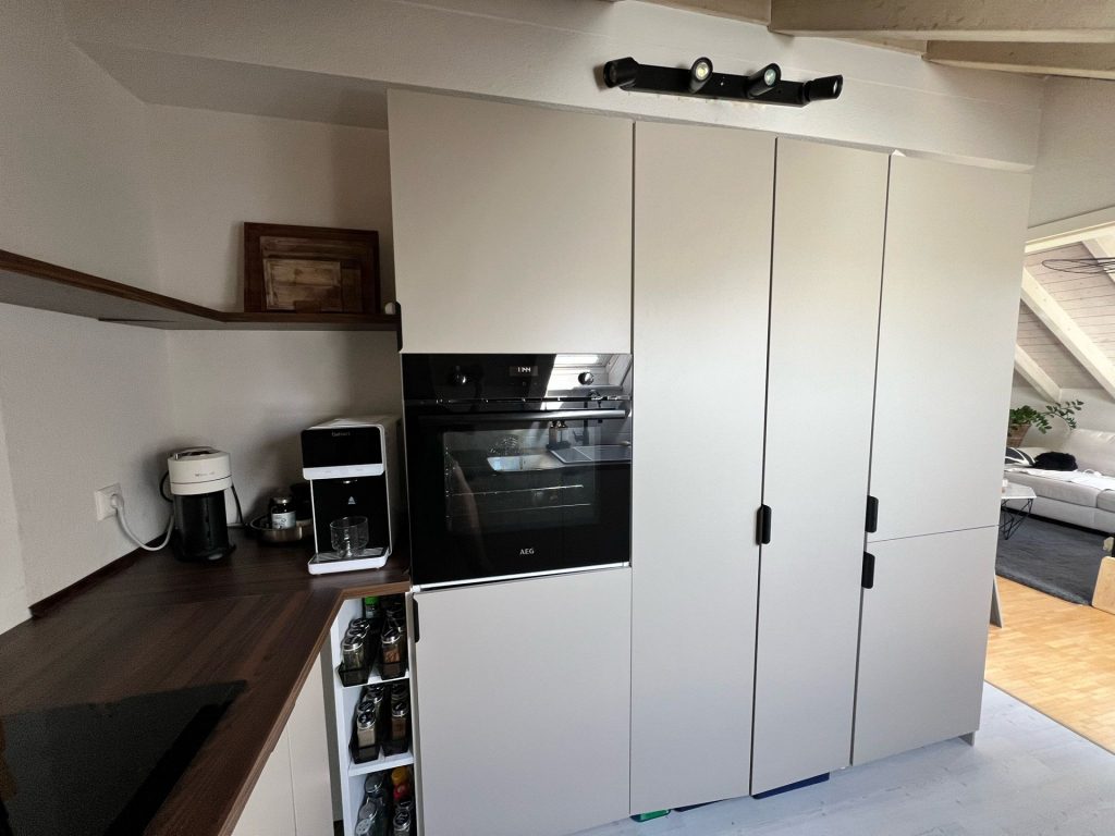 HUST Immobilien GmbH & Co. KG - Immobilienangebot - Rheinstetten - Alle - Helle 3 Zi-Dachgeschoss-Maisonette-Whg. mit Balkon, Fernsicht und Tiefgaragenstellplatz