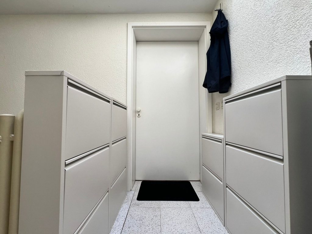 HUST Immobilien GmbH & Co. KG - Immobilienangebot - Rheinstetten - Alle - Helle 3 Zi-Dachgeschoss-Maisonette-Whg. mit Balkon, Fernsicht und Tiefgaragenstellplatz