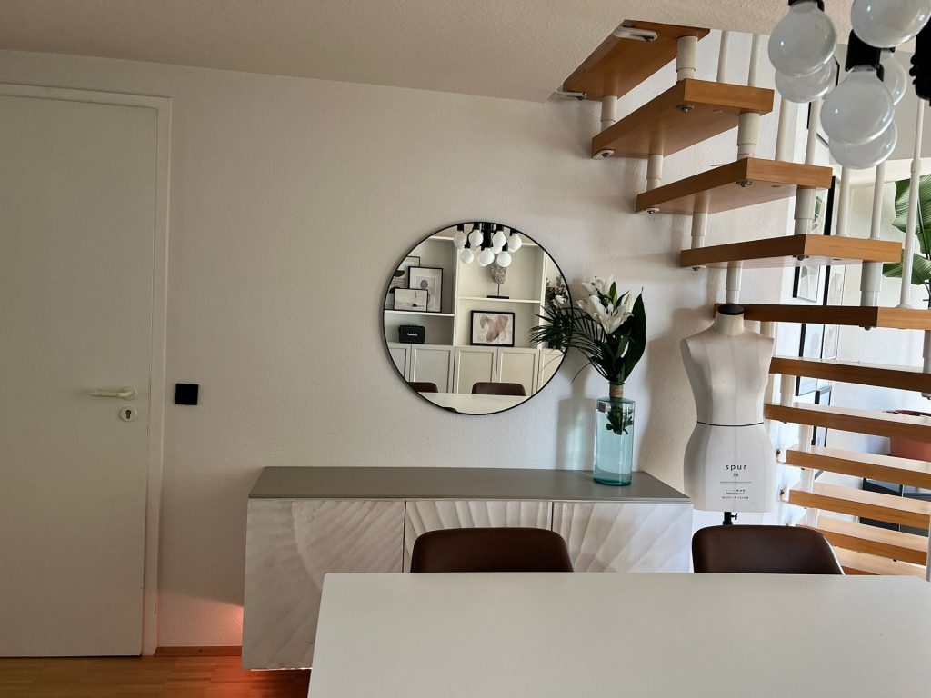 HUST Immobilien GmbH & Co. KG - Immobilienangebot - Rheinstetten - Alle - Helle 3 Zi-Dachgeschoss-Maisonette-Whg. mit Balkon, Fernsicht und Tiefgaragenstellplatz