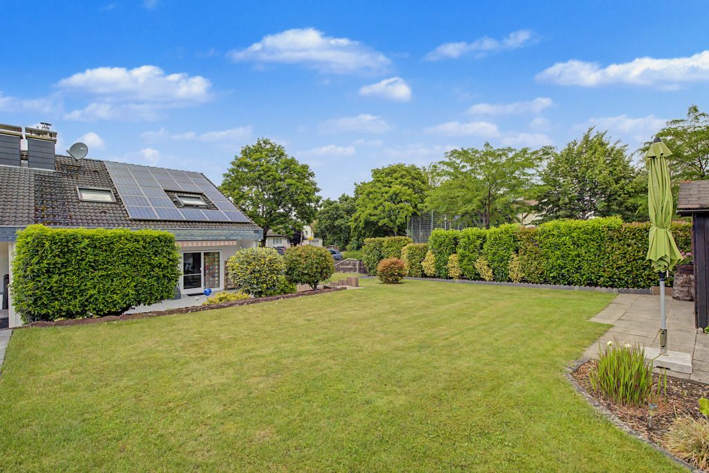 HUST Immobilien GmbH & Co. KG - Immobilienangebot - Ettlingen / Oberweier - Alle - Großzügiges Reihenendhaus mit Garten – ideal für die ganze Familie in Ettlingen-Oberweier