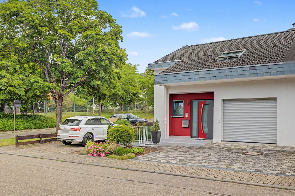 HUST Immobilien GmbH & Co. KG - Immobilienangebot - Ettlingen / Oberweier - Alle - Großzügiges Reihenendhaus mit Garten – ideal für die ganze Familie in Ettlingen-Oberweier