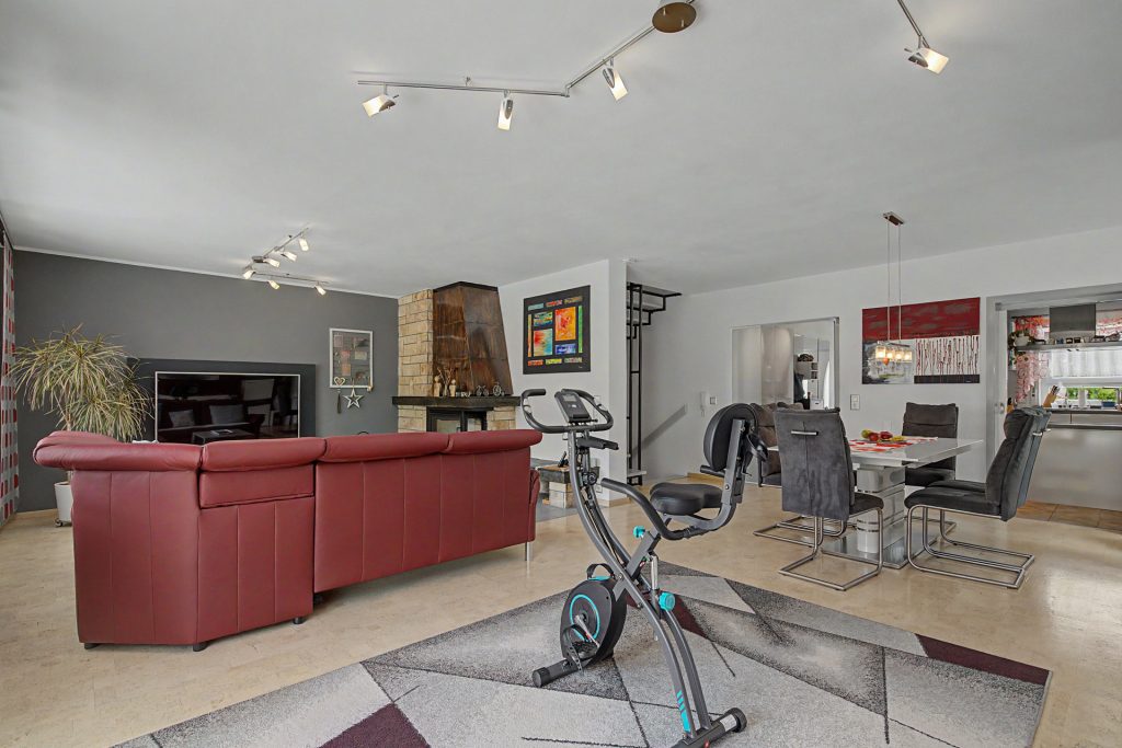 HUST Immobilien GmbH & Co. KG - Immobilienangebot - Ettlingen / Oberweier - Alle - Großzügiges Reihenendhaus mit Garten – ideal für die ganze Familie in Ettlingen-Oberweier