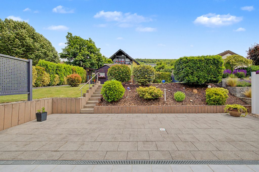 HUST Immobilien GmbH & Co. KG - Immobilienangebot - Ettlingen / Oberweier - Alle - Großzügiges Reihenendhaus mit Garten – ideal für die ganze Familie in Ettlingen-Oberweier
