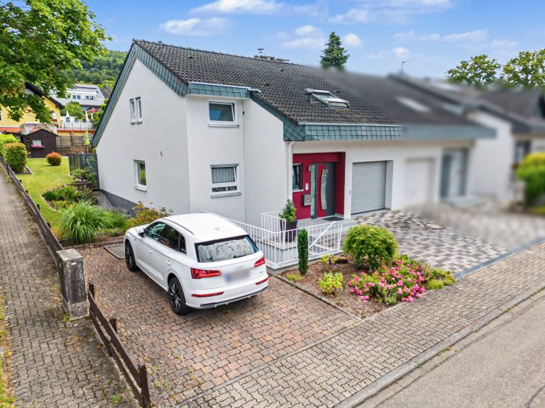 HUST Immobilien GmbH & Co. KG - Immobilienangebot - Ettlingen / Oberweier - Alle - Großzügiges Reihenendhaus mit Garten – ideal für die ganze Familie in Ettlingen-Oberweier