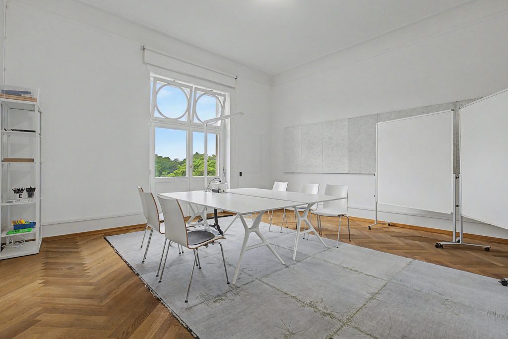 HUST Immobilien GmbH & Co. KG - Immobilienangebot - Karlsruhe / Weststadt - Alle - Repräsentative Altbau-Etage am Haydnplatz: Großzügige Fläche mit herrschaftlichem Charme