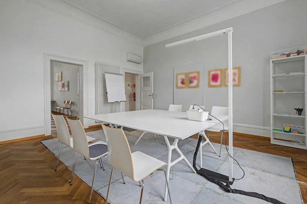 HUST Immobilien GmbH & Co. KG - Immobilienangebot - Karlsruhe / Weststadt - Alle - Repräsentative Altbau-Etage am Haydnplatz: Großzügige Fläche mit herrschaftlichem Charme