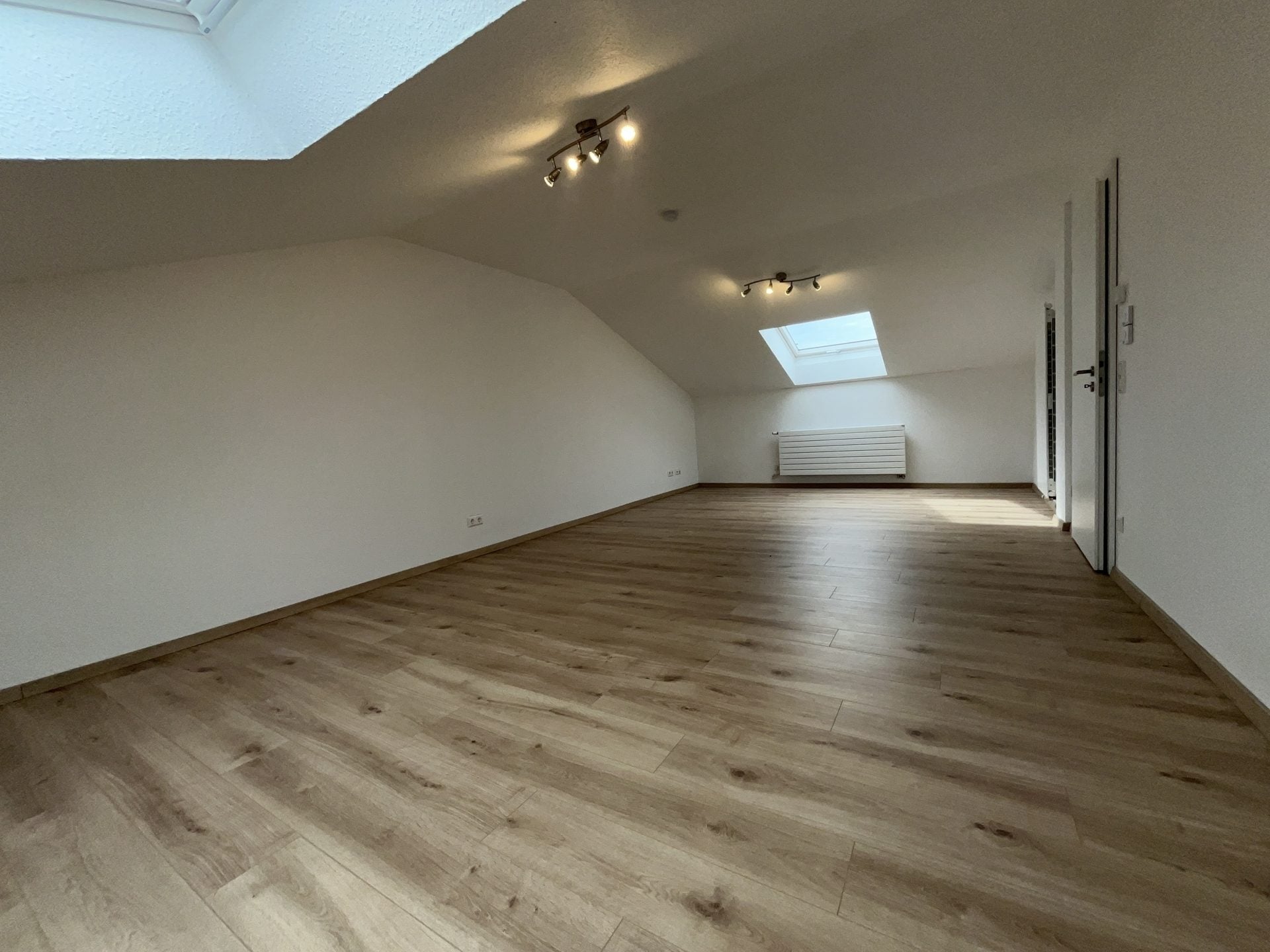 HUST Immobilien GmbH & Co. KG - Immobilienangebot - Karlsruhe - Alle - Großzügiges WG-Zimmer in KA-Daxlanden: Modernes Haus, Garten & tolle Gemeinschaft