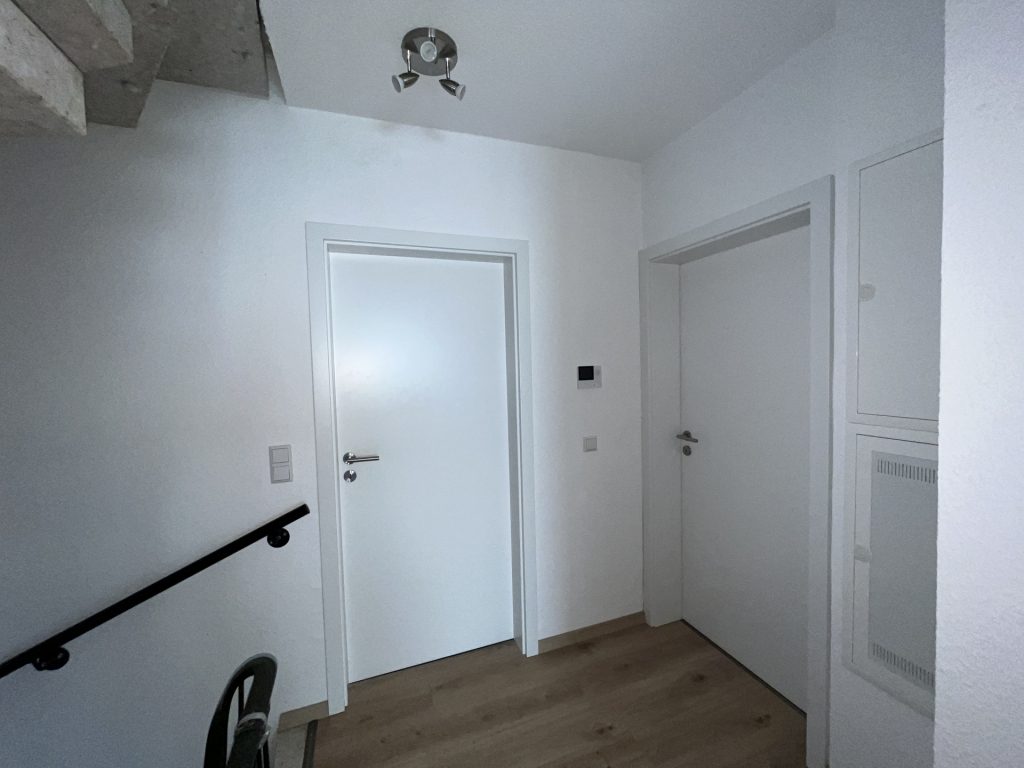 HUST Immobilien GmbH & Co. KG - Immobilienangebot - Karlsruhe - Alle - Großzügiges WG-Zimmer in KA-Daxlanden: Modernes Haus, Garten & tolle Gemeinschaft