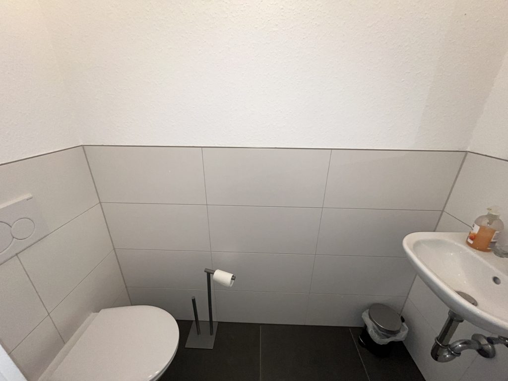 HUST Immobilien GmbH & Co. KG - Immobilienangebot - Karlsruhe - Alle - Großzügiges WG-Zimmer in KA-Daxlanden: Modernes Haus, Garten & tolle Gemeinschaft