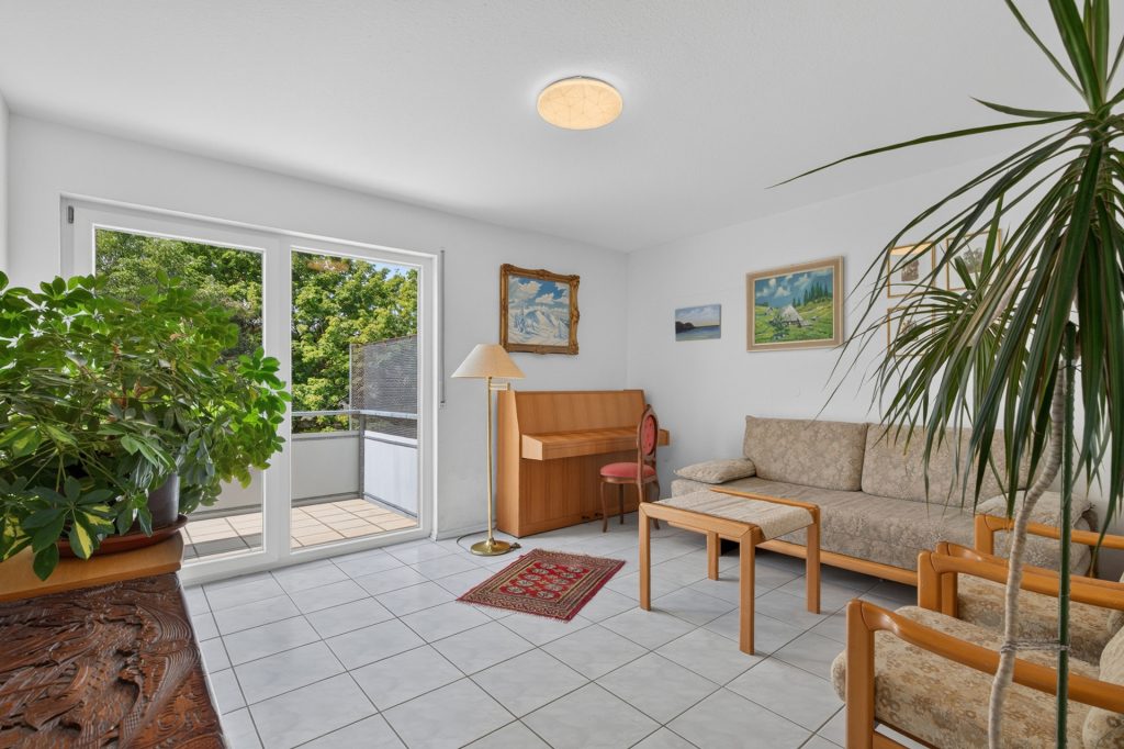 HUST Immobilien GmbH & Co. KG - Immobilienangebot - Karlsruhe / Knielingen - Wohnungen - Sofort einziehen und ankommen – gepflegte 3-Zimmer-Wohnung mit 2 Balkonen, Aufzug und Stellplatz