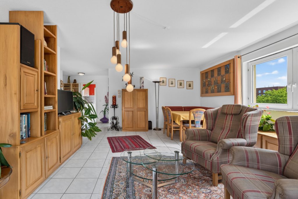 HUST Immobilien GmbH & Co. KG - Immobilienangebot - Karlsruhe / Knielingen - Wohnungen - Sofort einziehen und ankommen – gepflegte 3-Zimmer-Wohnung mit 2 Balkonen, Aufzug und Stellplatz