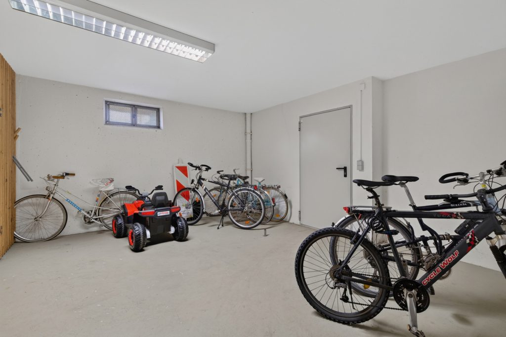 HUST Immobilien GmbH & Co. KG - Immobilienangebot - Karlsruhe / Knielingen - Wohnungen - Sofort einziehen und ankommen – gepflegte 3-Zimmer-Wohnung mit 2 Balkonen, Aufzug und Stellplatz