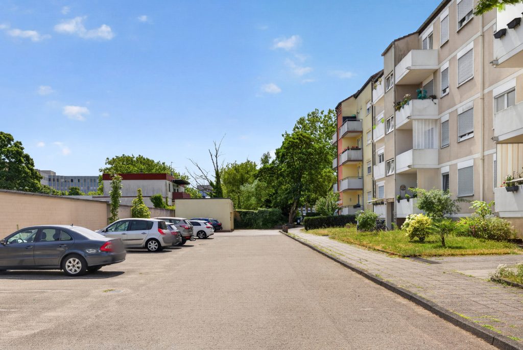 HUST Immobilien GmbH & Co. KG - Immobilienangebot - Karlsruhe / Knielingen - Wohnungen - Sofort einziehen und ankommen – gepflegte 3-Zimmer-Wohnung mit 2 Balkonen, Aufzug und Stellplatz