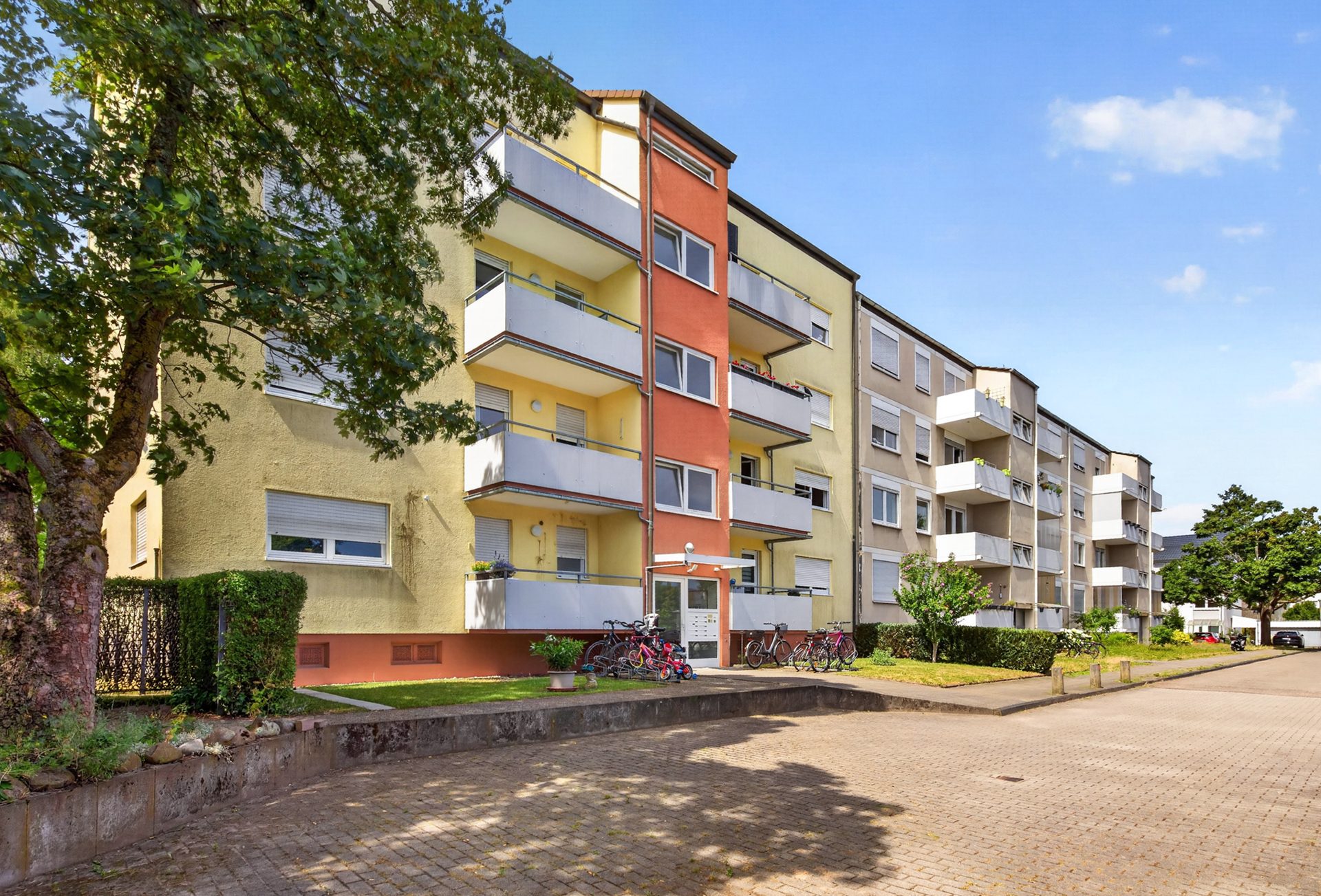 HUST Immobilien GmbH & Co. KG - Immobilienangebot - Karlsruhe / Knielingen - Wohnungen - Sofort einziehen und ankommen – gepflegte 3-Zimmer-Wohnung mit 2 Balkonen, Aufzug und Stellplatz