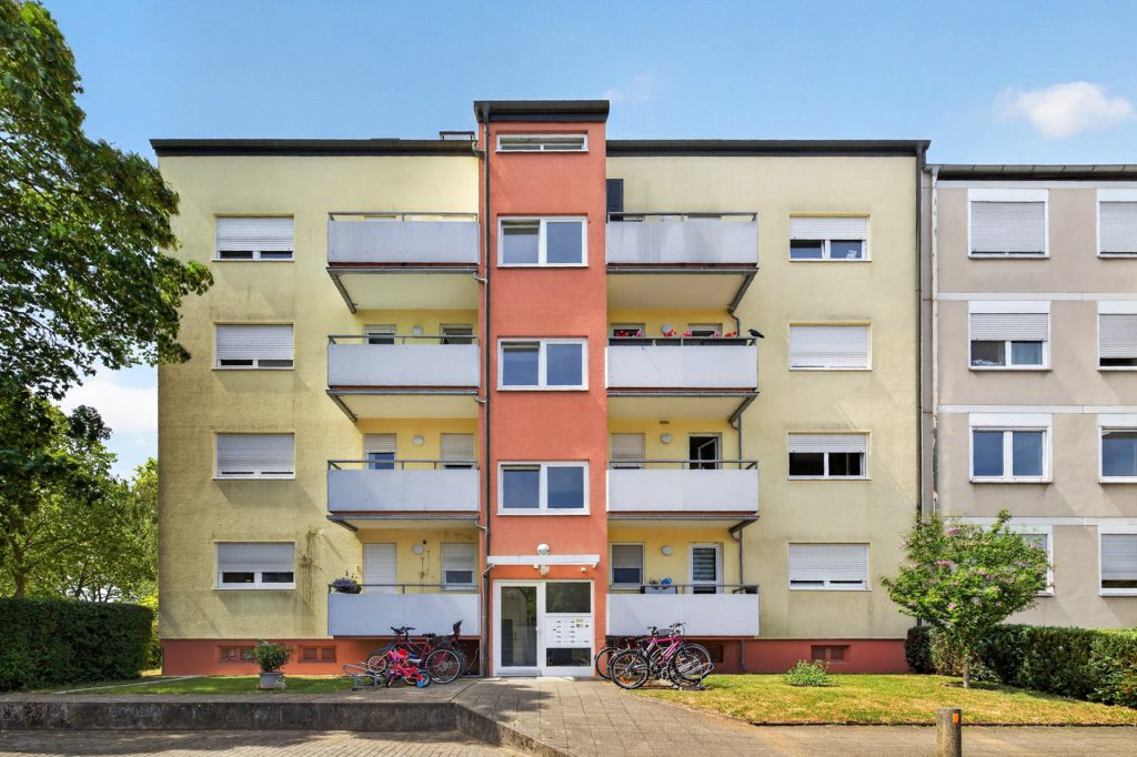 HUST Immobilien GmbH & Co. KG - Immobilienangebot - Karlsruhe / Knielingen - Wohnungen - Sofort einziehen und ankommen – gepflegte 3-Zimmer-Wohnung mit 2 Balkonen, Aufzug und Stellplatz