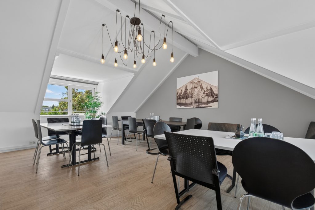 HUST Immobilien GmbH & Co. KG - Immobilienangebot - Rheinstetten - Alle - Großzügig, hell, gepflegt: ca. 160 m² mit Balkon & 3 Stellplätzen in Rheinstetten-Mörsch