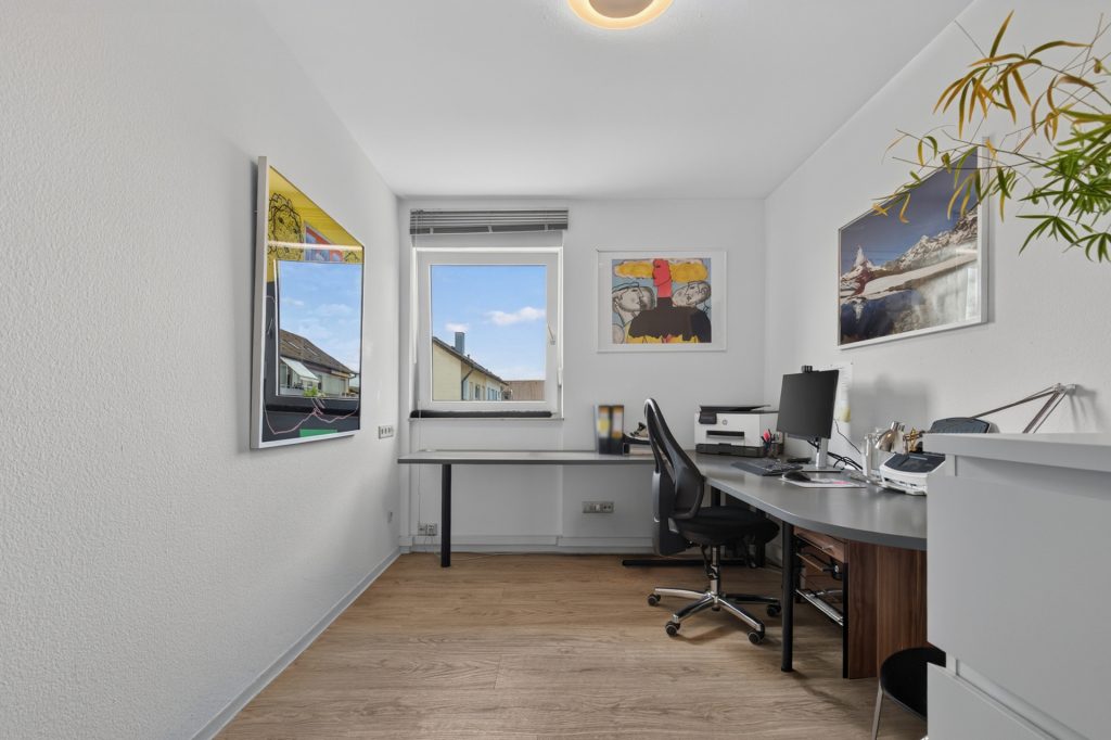HUST Immobilien GmbH & Co. KG - Immobilienangebot - Rheinstetten - Alle - Großzügig, hell, gepflegt: ca. 160 m² mit Balkon & 3 Stellplätzen in Rheinstetten-Mörsch