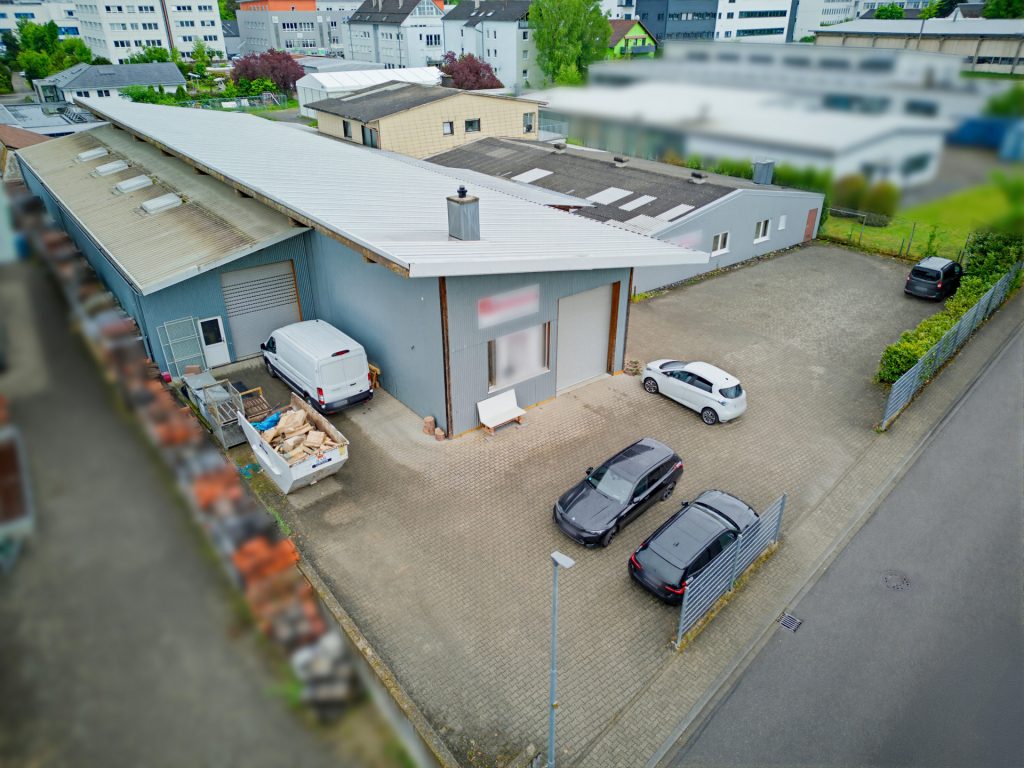 HUST Immobilien GmbH & Co. KG - Immobilienangebot - Karlsbad / Ittersbach - Alle - Zukunftssicheres Gewerbe-Investment: Hallenkomplex mit flexiblen Nutzungsperspektiven
