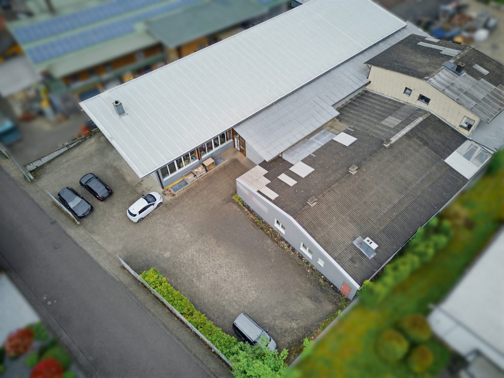 HUST Immobilien GmbH & Co. KG - Immobilienangebot - Karlsbad / Ittersbach - Alle - Zukunftssicheres Gewerbe-Investment: Hallenkomplex mit flexiblen Nutzungsperspektiven