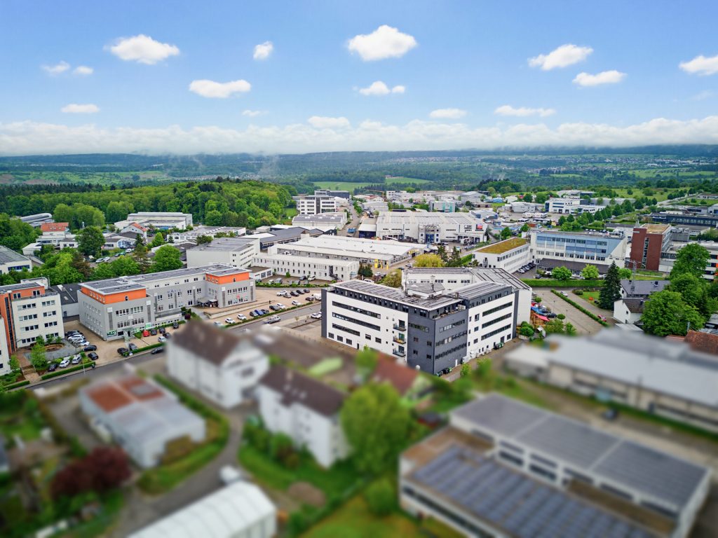 HUST Immobilien GmbH & Co. KG - Immobilienangebot - Karlsbad / Ittersbach - Alle - Zukunftssicheres Gewerbe-Investment: Hallenkomplex mit flexiblen Nutzungsperspektiven