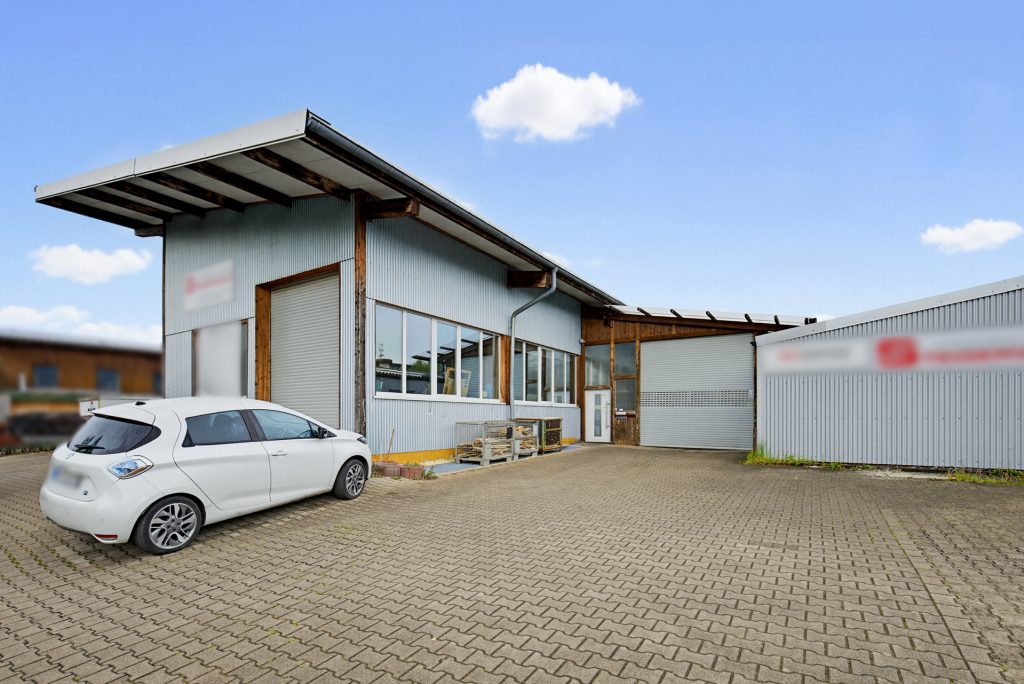 HUST Immobilien GmbH & Co. KG - Immobilienangebot - Karlsbad / Ittersbach - Alle - Zukunftssicheres Gewerbe-Investment: Hallenkomplex mit flexiblen Nutzungsperspektiven