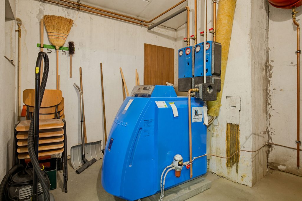 HUST Immobilien GmbH & Co. KG - Immobilienangebot - Karlsbad / Ittersbach - Alle - Zukunftssicheres Gewerbe-Investment: Hallenkomplex mit flexiblen Nutzungsperspektiven