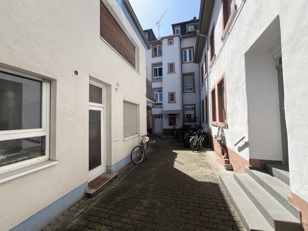 HUST Immobilien GmbH & Co. KG - Immobilienangebot - Karlsruhe - Alle - Frisch saniertes 1-Zimmer-Apartment mit großer Terrasse – Ruhige Oase in Innenstadtlage