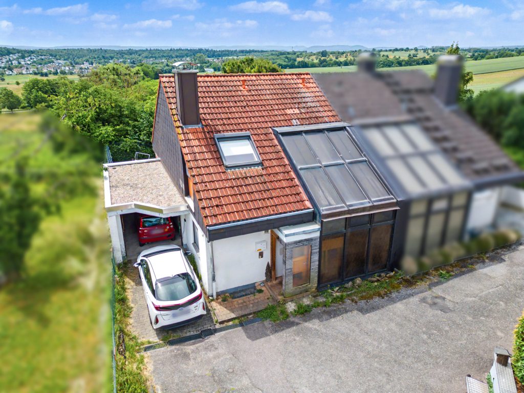 HUST Immobilien GmbH & Co. KG - Immobilienangebot - Karlsruhe - Alle - Charmante Doppelhaushälfte in Feldrandlage – Wohnen mit viel Platz und Naturanschluss im Thomashof
