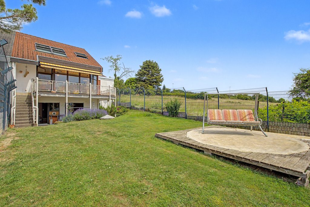HUST Immobilien GmbH & Co. KG - Immobilienangebot - Karlsruhe - Alle - Charmante Doppelhaushälfte in Feldrandlage – Wohnen mit viel Platz und Naturanschluss im Thomashof