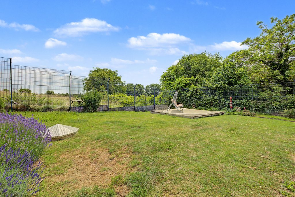 HUST Immobilien GmbH & Co. KG - Immobilienangebot - Karlsruhe - Alle - Charmante Doppelhaushälfte in Feldrandlage – Wohnen mit viel Platz und Naturanschluss im Thomashof