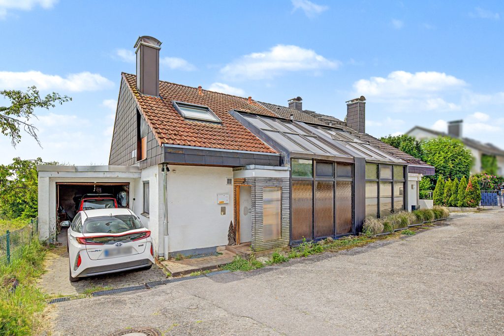 HUST Immobilien GmbH & Co. KG - Immobilienangebot - Karlsruhe - Alle - Charmante Doppelhaushälfte in Feldrandlage – Wohnen mit viel Platz und Naturanschluss im Thomashof