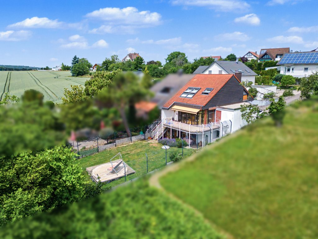 HUST Immobilien GmbH & Co. KG - Immobilienangebot - Karlsruhe - Alle - Charmante Doppelhaushälfte in Feldrandlage – Wohnen mit viel Platz und Naturanschluss im Thomashof