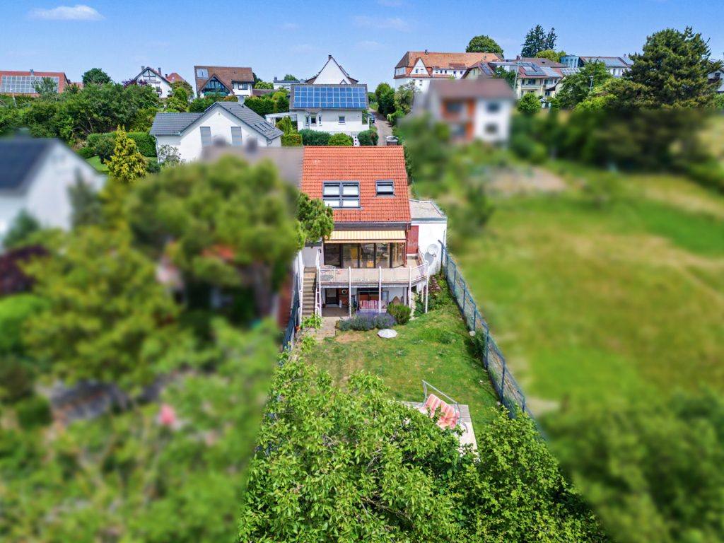 HUST Immobilien GmbH & Co. KG - Immobilienangebot - Karlsruhe - Alle - Charmante Doppelhaushälfte in Feldrandlage – Wohnen mit viel Platz und Naturanschluss im Thomashof