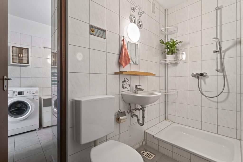 HUST Immobilien GmbH & Co. KG - Immobilienangebot - Karlsruhe-Rüppurr - Häuser - Solide Kapitalanlage in gefragter Karlsruher Wohnlage - 4-Familienhaus mit 2 Garagen